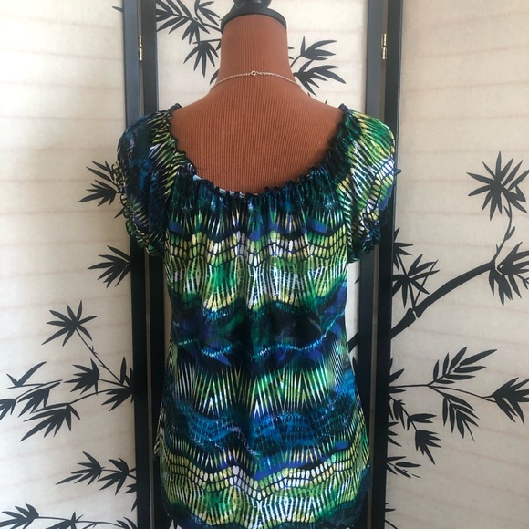 Ava and Grace Women’s Petite Large Short Puffed Sleeve Knit Top - Picture 4 of 12